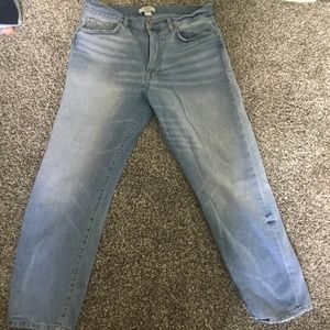Woman’s 30 Light-wash Mom Jeans
